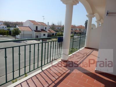 129 : Apt. T2 - 400m da praia  - Altura